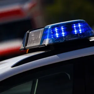 Zwei Frauen sterben in Auto nach Kollision mit Lkw