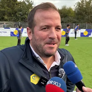 Van der Vaart mildert Kritik an Ajax-Profi Julian Brandt ab
