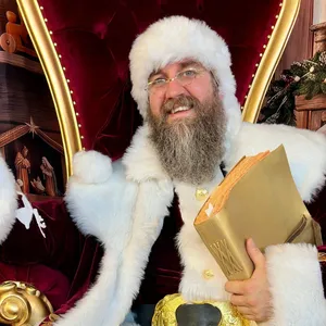 Tätowierer gibt Weihnachtsmann-Crashkurs