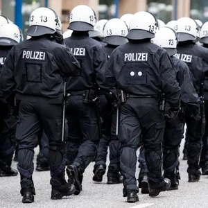 Polizei kündigt hartes Vorgehen gegen «Krawallmacher» an