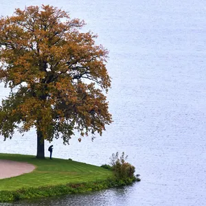 Mildes Herbstwetter im Norden mit Regen und Wolken