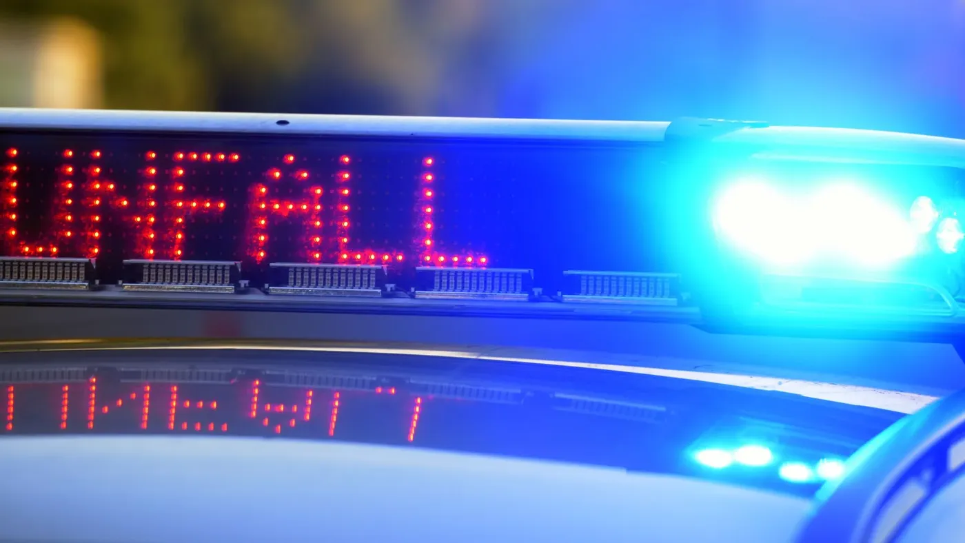 B76 bei Altenhof nach Unfall mit Verletzten gesperrt