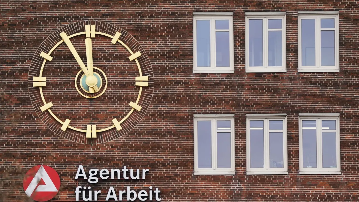 Herbstbelebung am Hamburger Arbeitsmarkt