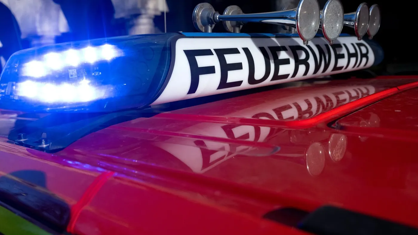 Scheunenbrand in Groß Hegesdorf – Löscharbeiten dauern an