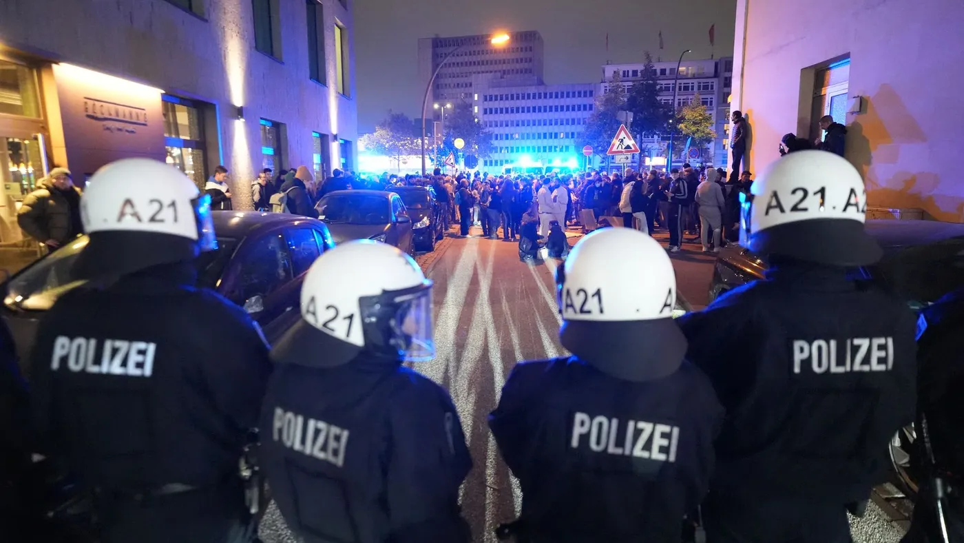 Polizei setzt nach Hamburger Demo Wasserwerfer ein
